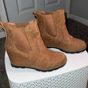 Universal Thread wedge booties